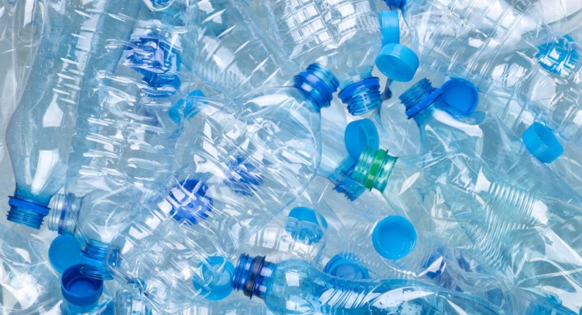 L’Europa vieta la plastica monouso a che punto è l’Italia?